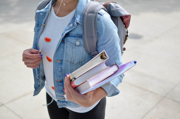 3 Easy Ways to Save Money in College